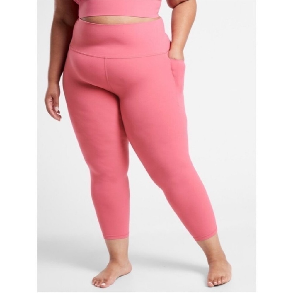 Athleta Salutation Stash Pocket II Capri Leggings
